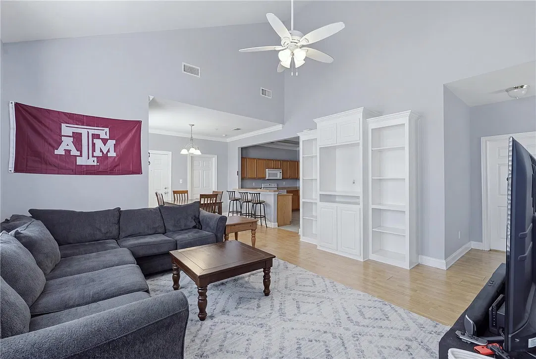 801 Luther St W — Photo 2