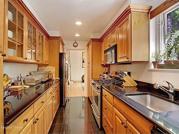 4th image of 55 E 80th St APT 3A