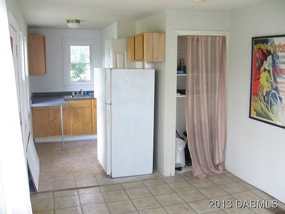 3rd image of 142 N Charles St