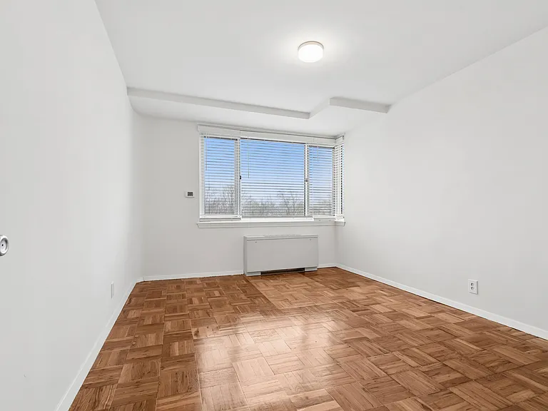 Quebec House Apartments — Photo 30