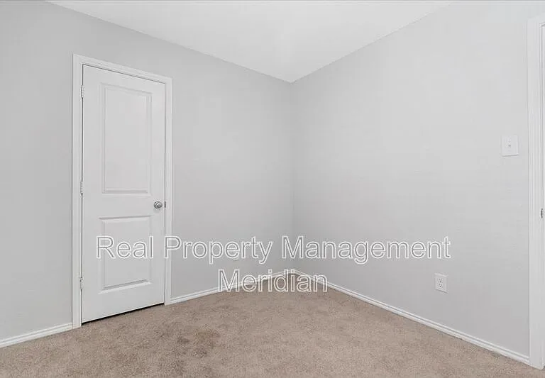 8730 Texas Risinger Dr — Photo 9