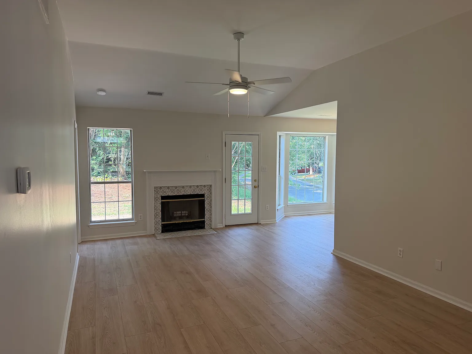 3 bed, 1257 sqft, $1,895 — Photo 4