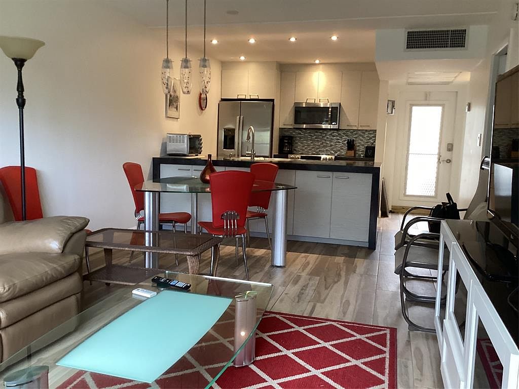 4299 NW 16th St #108