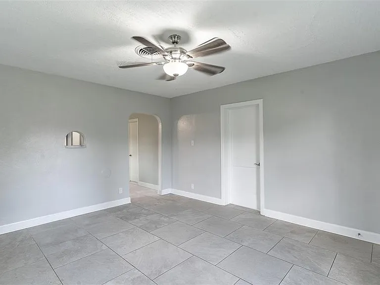 916 Cohassett Ave — Photo 9