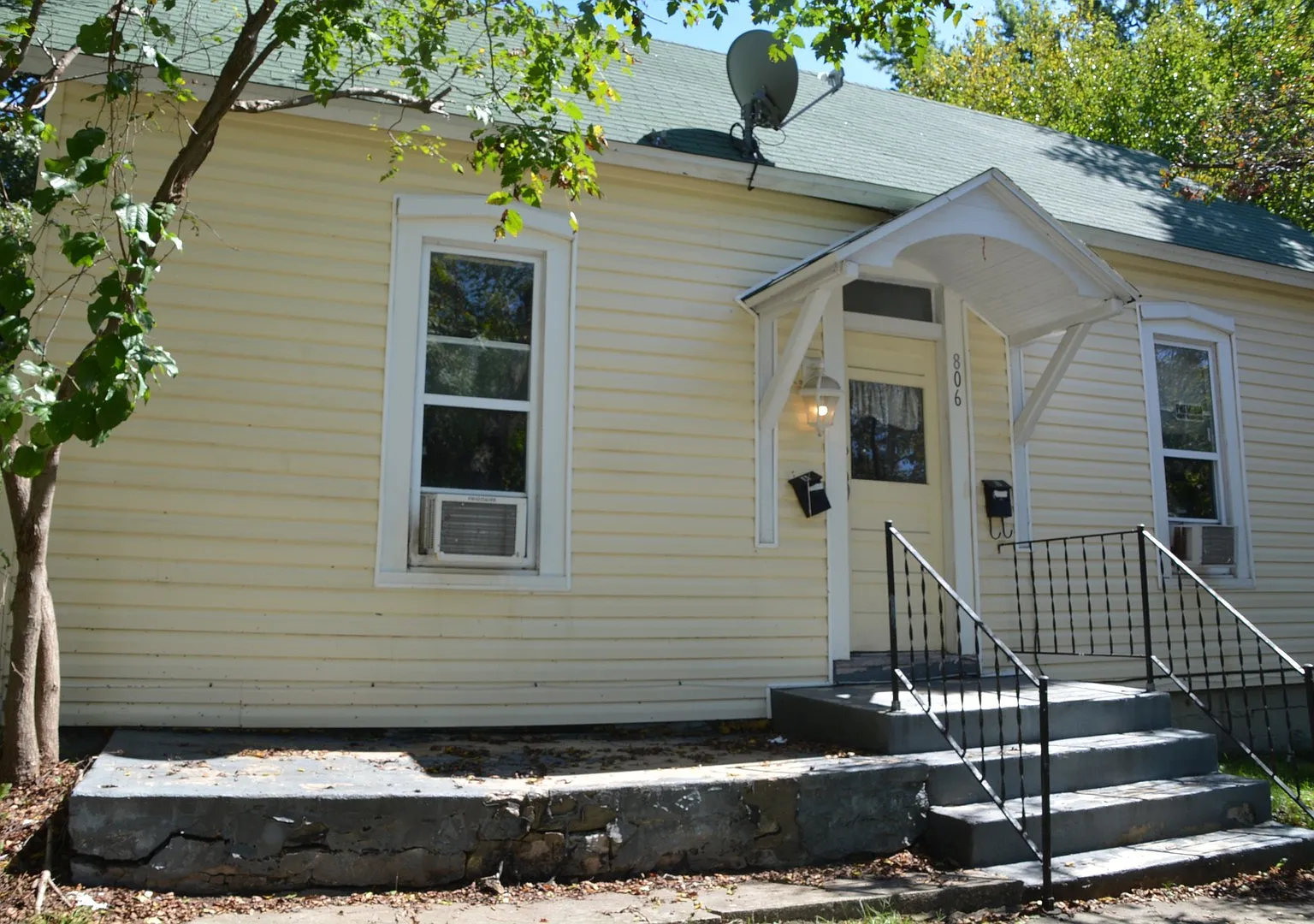 806 S Grant Ave — Photo 1