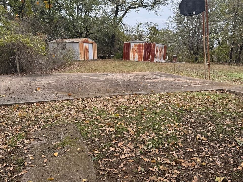 2nd image of 1141 6th St