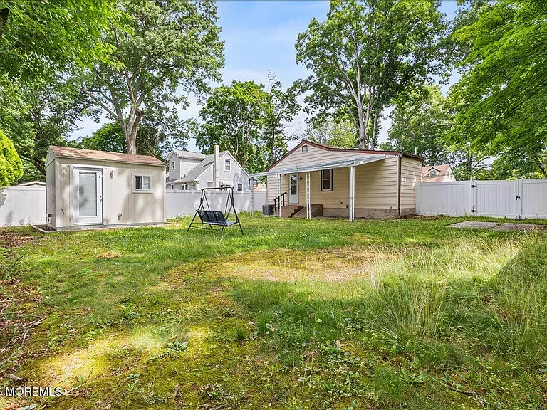61 Cooney Ave — Photo 28