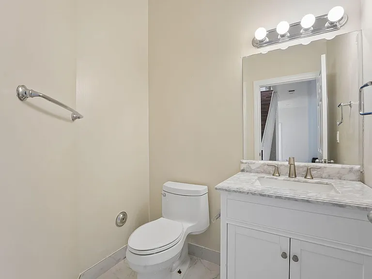 819 SW 7th Ave — Photo 15