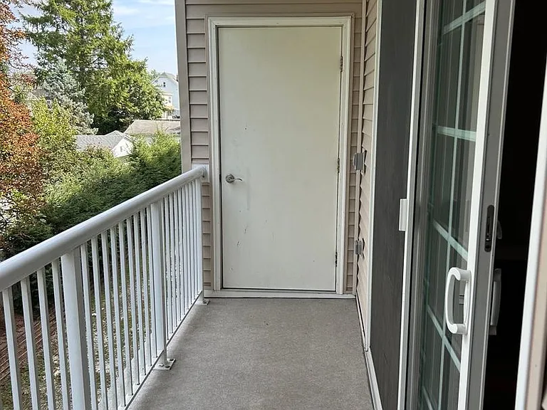 106 Terrace Ave — Photo 12