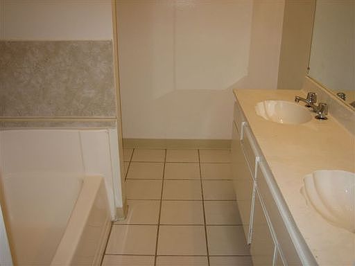 4th image of 17339 Vanowen St APT 306