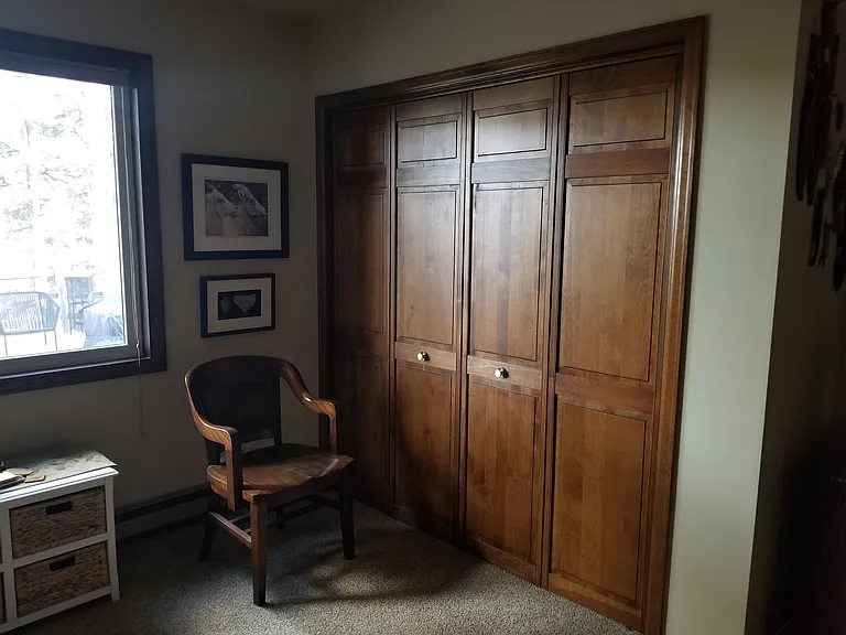 926 Village Green Ln — Photo 3