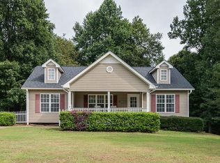 1042 River Bluff Dr, Winder, GA 30680