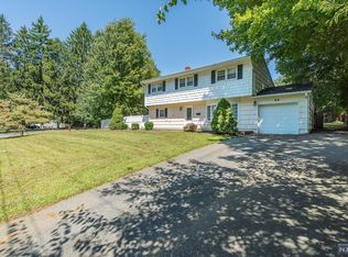 44 Loyola Pl, Oakland, NJ 07436