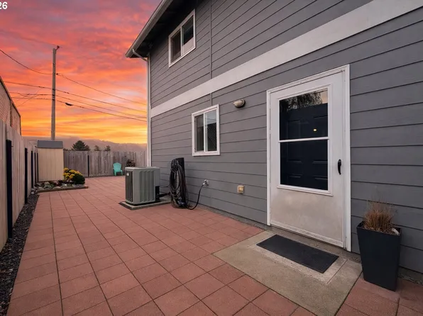 325 Matot St Unit B, Brookings, OR 97415