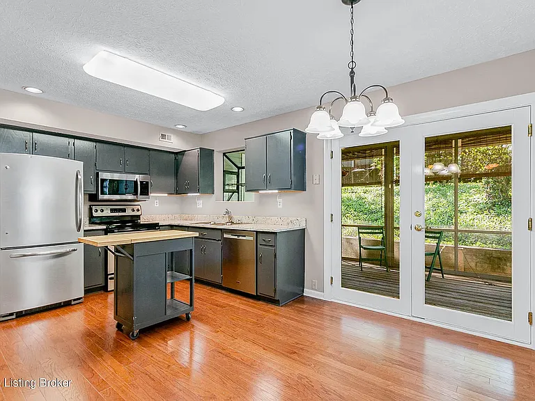 423 Ledgeview Park Dr — Photo 10