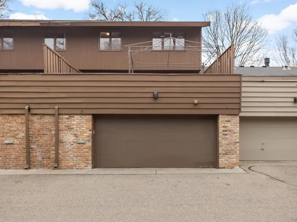 37 Walden St, Burnsville, MN 55337