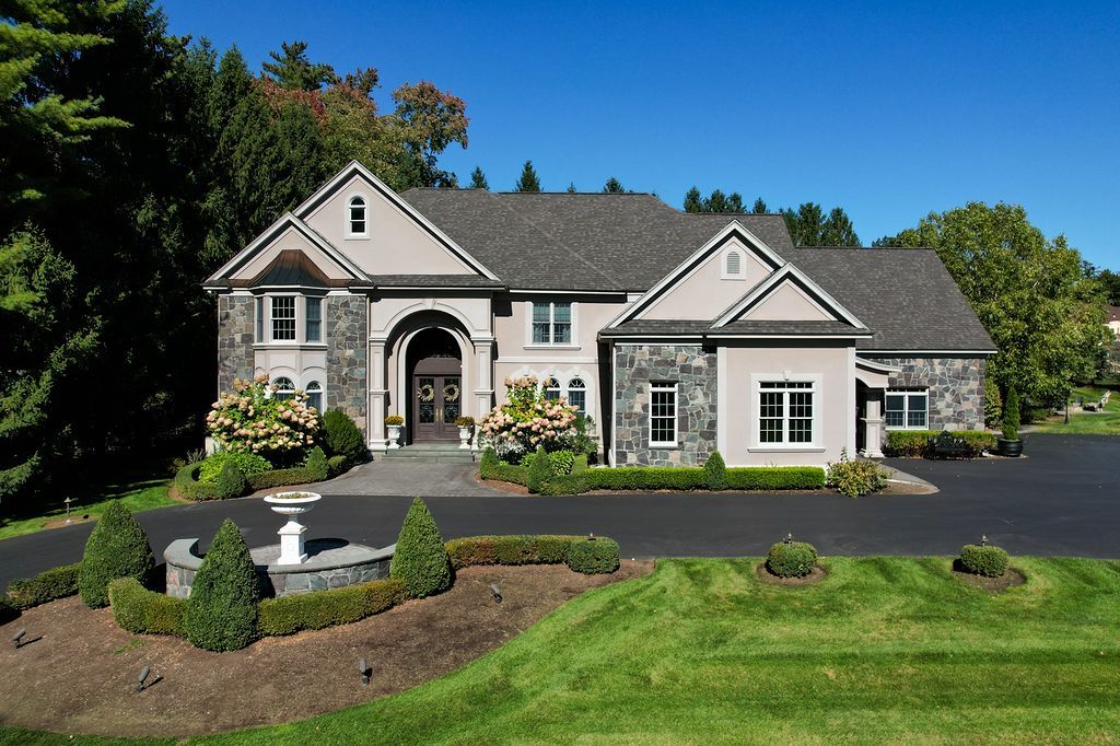 611 Bedford Sq - Property Image