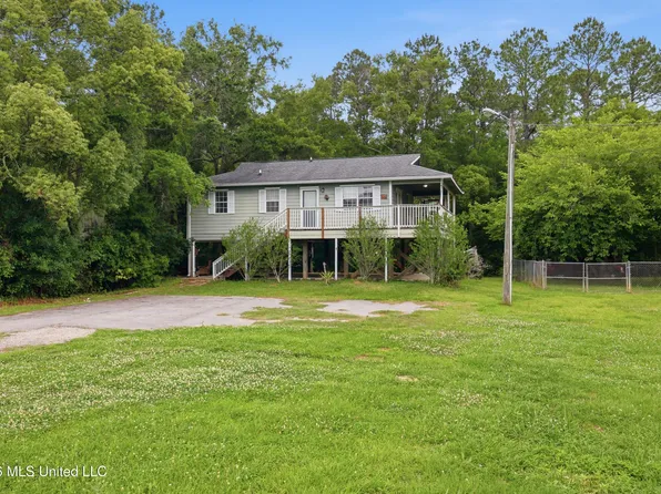 8621 Old Stage Rd, Moss Point, MS 39562