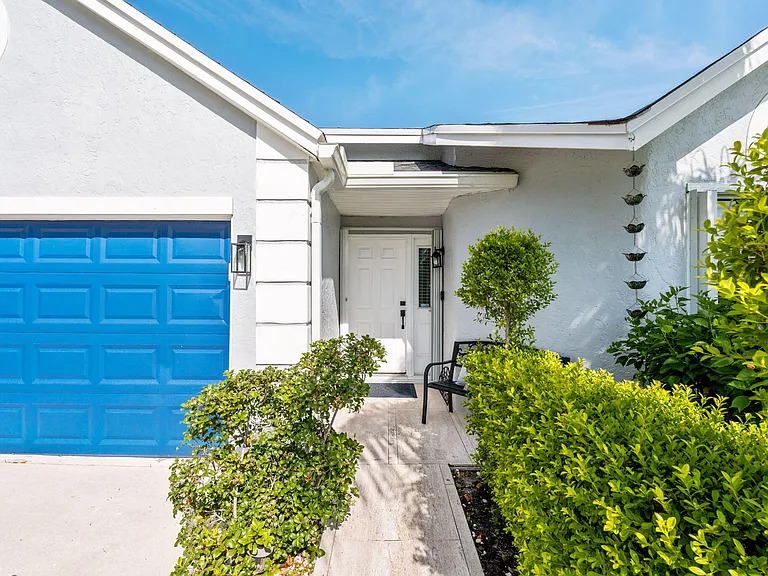 1599 Bayridge Pl — Photo 2