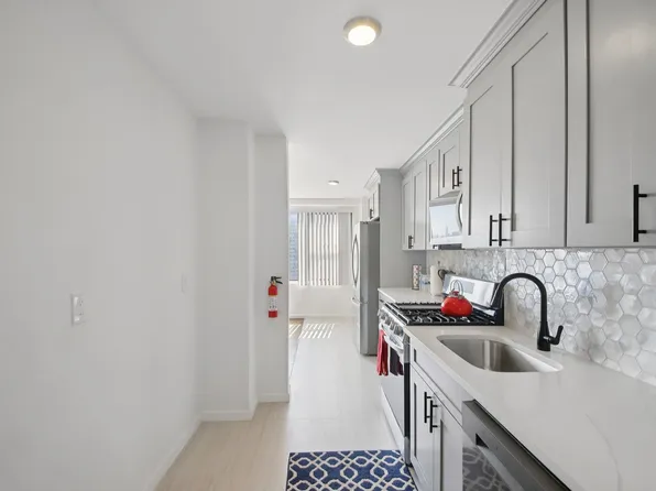 10 Huron Avenue image 16 of 37