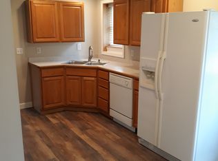 5141 Thornapple Dr, Waterford, MI 48327