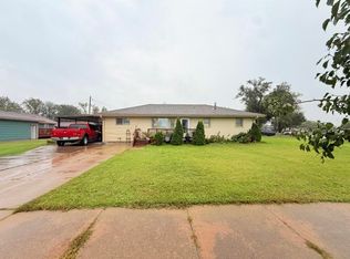 2143 Quincy St, Salina, KS 67401
