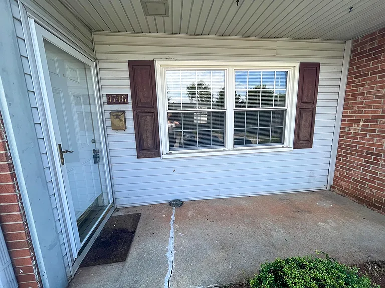 4746 Champion Ct — Photo 3