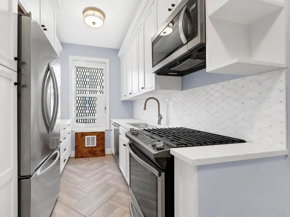 515 Avenue I image 1 of 15