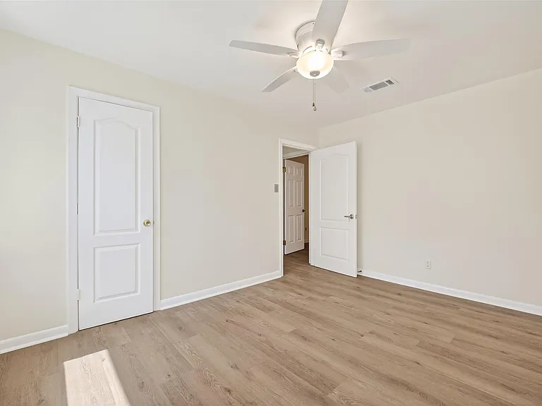 7950 Longridge Dr — Photo 35