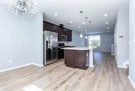 951 Barclay Cir — Photo 7