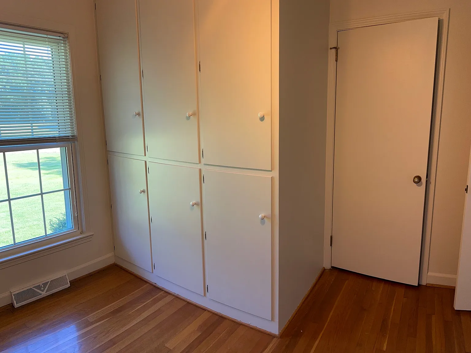 3 bed, 2000 sqft, $2,500 — Photo 3