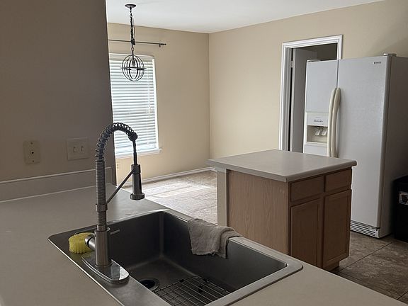 4th image of 3313 Baldwin Park