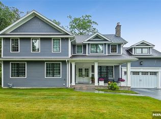 15 Fernwood Dr, Fair Lawn, NJ 07410