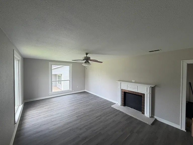 512 Buffalo St — Photo 3