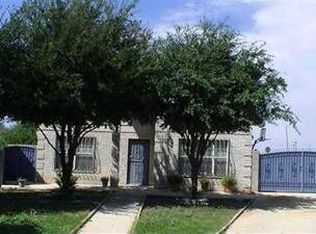 402 Patrick Henry Dr, Laredo, TX 78046