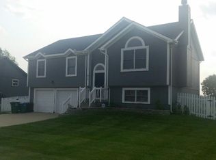 618 S Sunset Ln, Raymore, MO 64083