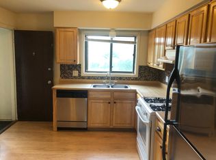 10405 Dearlove Rd #1B, Glenview, IL 60025