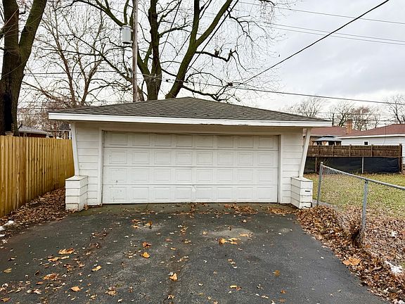 5th image of 16428 Greenwood Ave