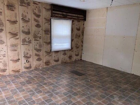 5th image of 1009 Walker St