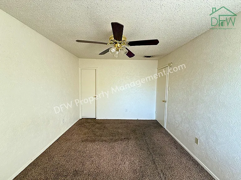 1021 Pleasant Valley Ln — Photo 15