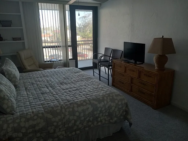 627 Alhambra Rd #301 — Photo 33