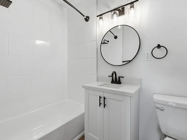 11921 Lakewood Blvd — Photo 17