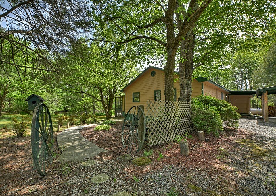 25th image of 111 Candlewood Ln