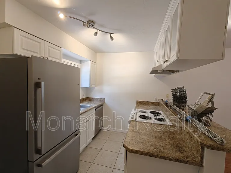 620 SW 10th Ln #4 — Photo 6