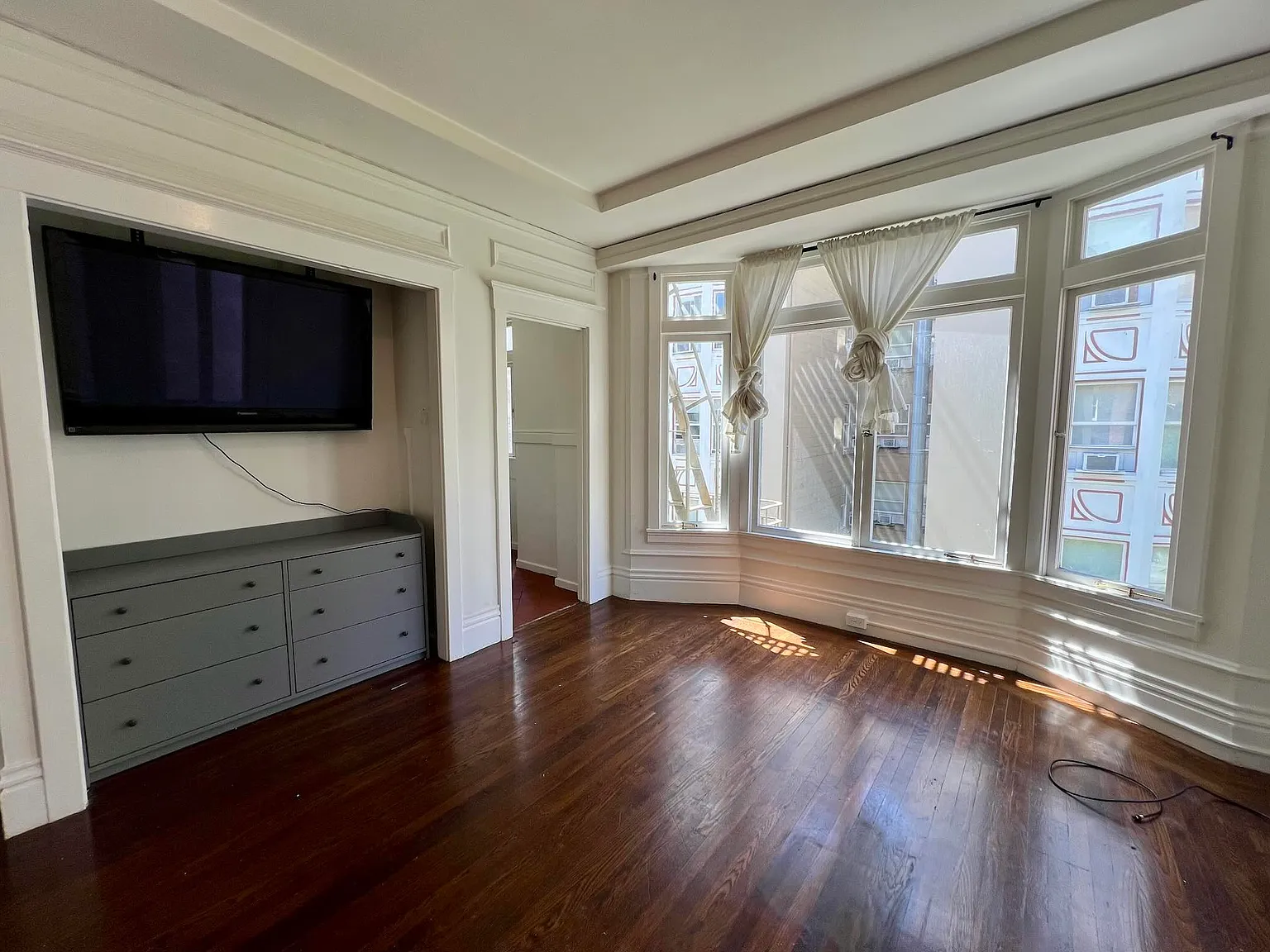 Studio, $2,200 — Photo 3