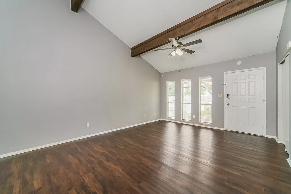 3 bed, 2.0 bath, 1622 sqft, $2,015 — Photo 4