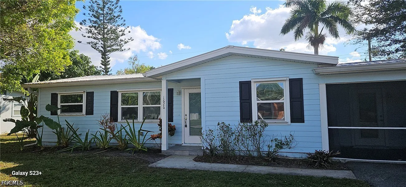 3 bed, 2.0 bath, 1509 sqft, $2,200 — Photo 2