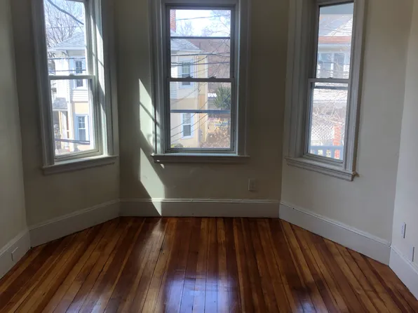 87 Beech St #3, Belmont, MA 02478