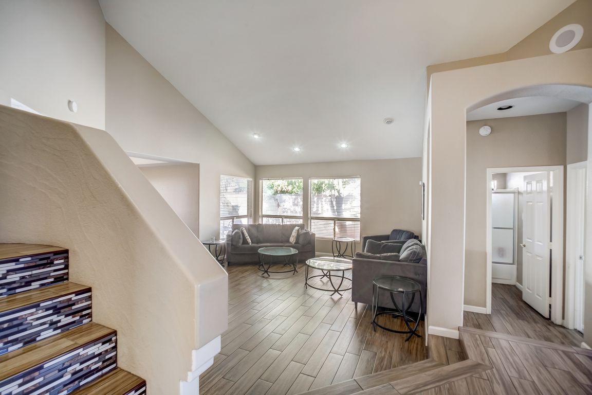 N 59th Pl-006