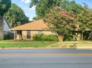 715A Oakwood Ln, Arlington, TX 76012